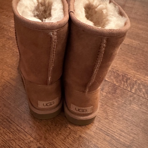 UGGS, women’s size 6. Worn once. Excellent condition! - Picture 5 of 6
